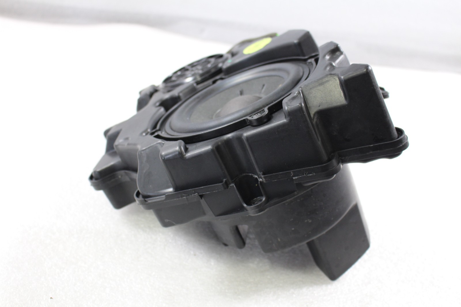 Lamborghini Urus Subwoofer box P/N 4M8035302