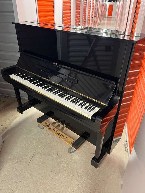 Yamaha U3 52" Upright – Excellent Condition • Polished Black • Powerful Sound