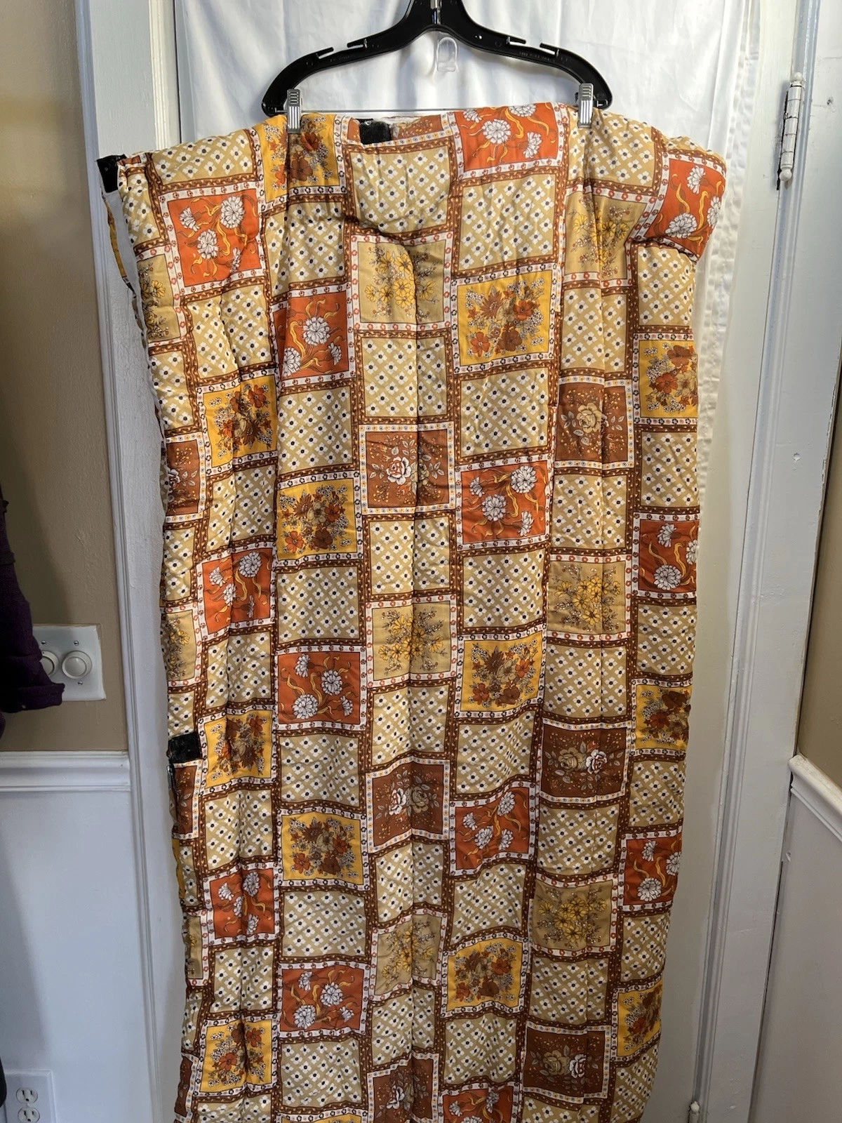Vintage 1970’s Sportsline Floral pattern sleeping bag
Opens in a new window or tab