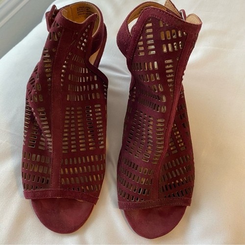 Halogen Purple Burgundy Wedge Leather Strap Cut Out Detail Open Toe Size 7.5 M - Picture 3 of 12