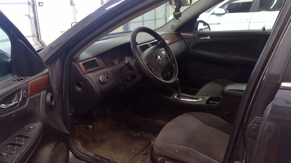 Chevrolet Impala 2008 Hood VIN W 4th Digit 89023526 2268 Foto 2 de 4