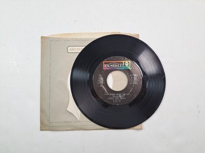 Vintage 1974 Three Dog Night, The Show Must Go On/On The Way Back Home Vinyl Rec