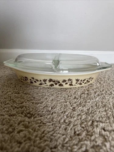 Pyrex Vintage Gold Leaf Acorn Divided Casserole Dish Golden 1-1/2 Qt w Lid 945C
