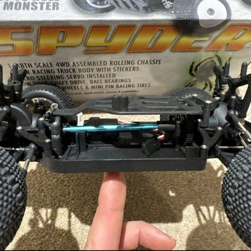 New Kyosho Itsy Bitsy Spyder Pro 4WD RC Truggy 1/18 Scale Very Rare - Picture 5 of 8