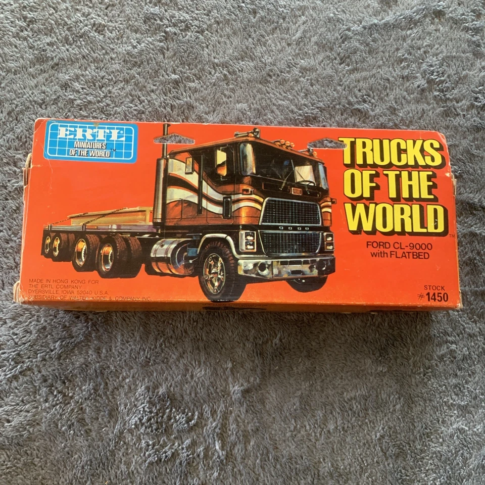 ERTL TRUCKS OF THE WORLD FORD CL-9000 W/FLATBED #1455 With Mis Printed Box? Read - Image 3 of 4