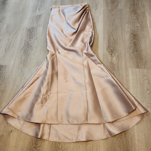 BELLE BADGLEY MISCHKA Mercedes Rock Trompete Meerjungfrau Beige Taupe Gr. 4 Neu - Bild 1 von 10