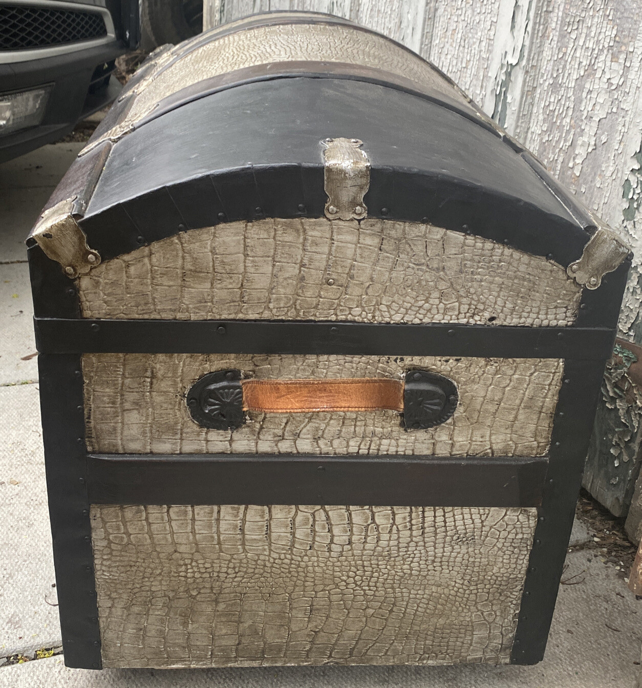 ANTIQUE VICTORIAN DOME TOP STEAMER TRUNK camelback embossed