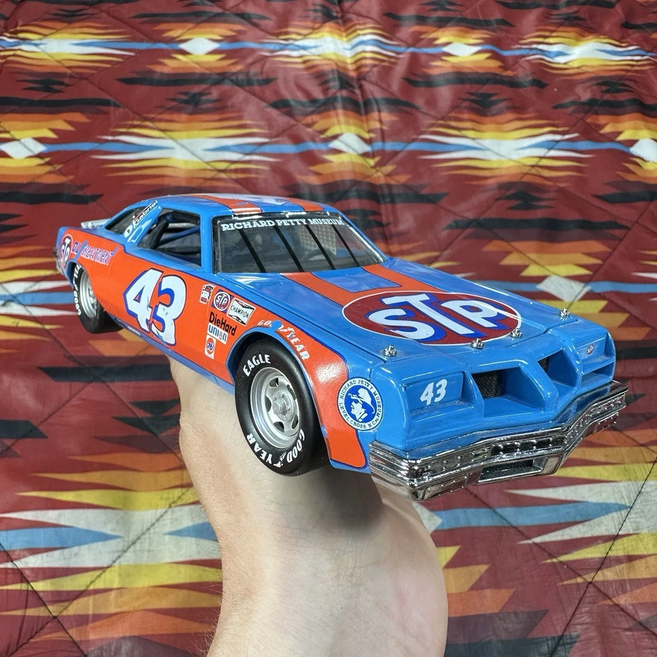 1979 Richard Petty STP Oldsmobile 442 Franklin Mint NASCAR 1/24 Diecast - Image 2 of 4