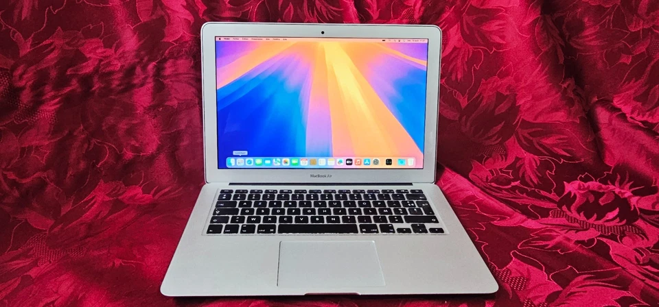 MacBook Air 13-inch A1466 2015 4GB Ram NO SSD HDD, photo 1 sur 5