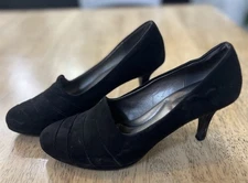 Women’s Black Velvet Heels Pumps Coach And Four Size 8 Slip On