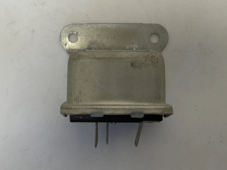 Relé de faro giratorio Dodge Charger 1966-1967 2661949 nuevo de stock Foto 4 de 4