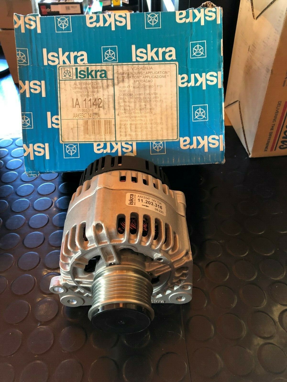 Alternateur neuf AAK5547 compatible avec Skoda et VW remplace 437495