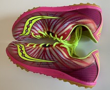 NWB-WOMENS MEDIUM SAUCONY CARRERA XC TRACK/SPIKES. SHOES MESH UPPER SZ.10 PINK