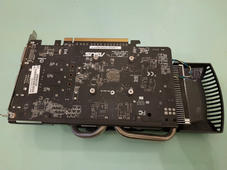 ASUS AMD Radeon HD6770 1GB GDDR5 DirectX 11 + scatola originale - Immagine 4 di 4