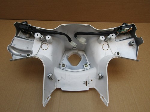 Lambretta V125 Special 2022 1.721 miglia coperchio manubrio inferiore (14732) - Foto 4 di 13