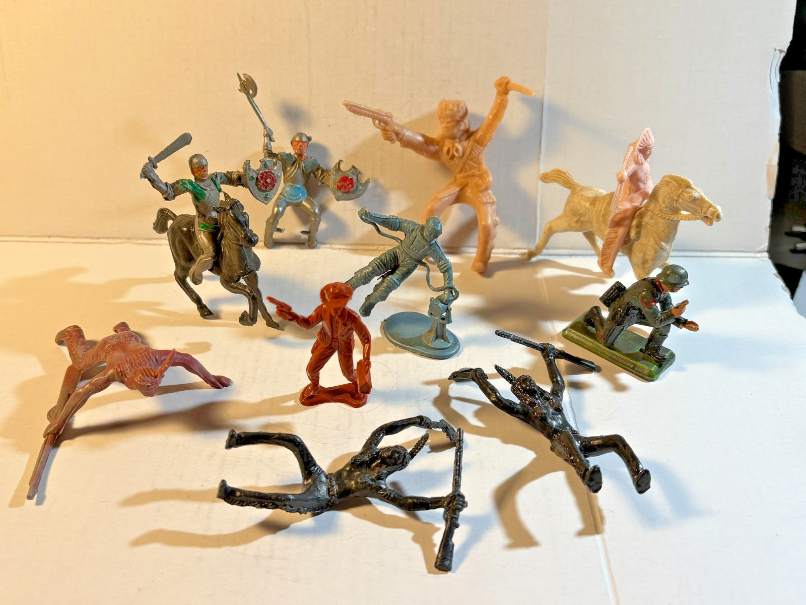 Lot of assorted plastic playset figures from different sets.