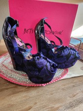 Betsey Johnson Black Purple Rose Floral Heel Platforms Size 9 BRRITT