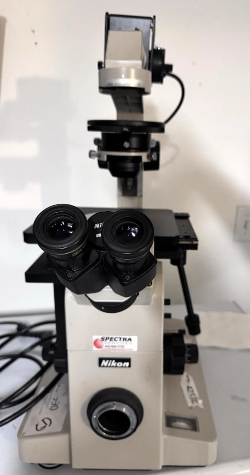 Microscopio de contraste de fase invertida Nikon Diaphot con 3 objetivos Foto 2 de 4