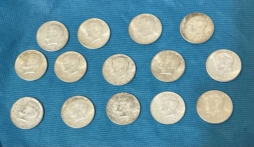 •	14x 1964 Kennedy Half Dollars Silver Half Dollar Lot