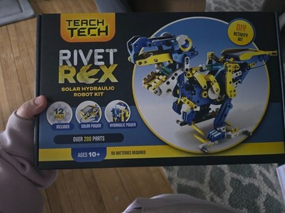 RIVET REX solar powered builder set BY TEACH TECH