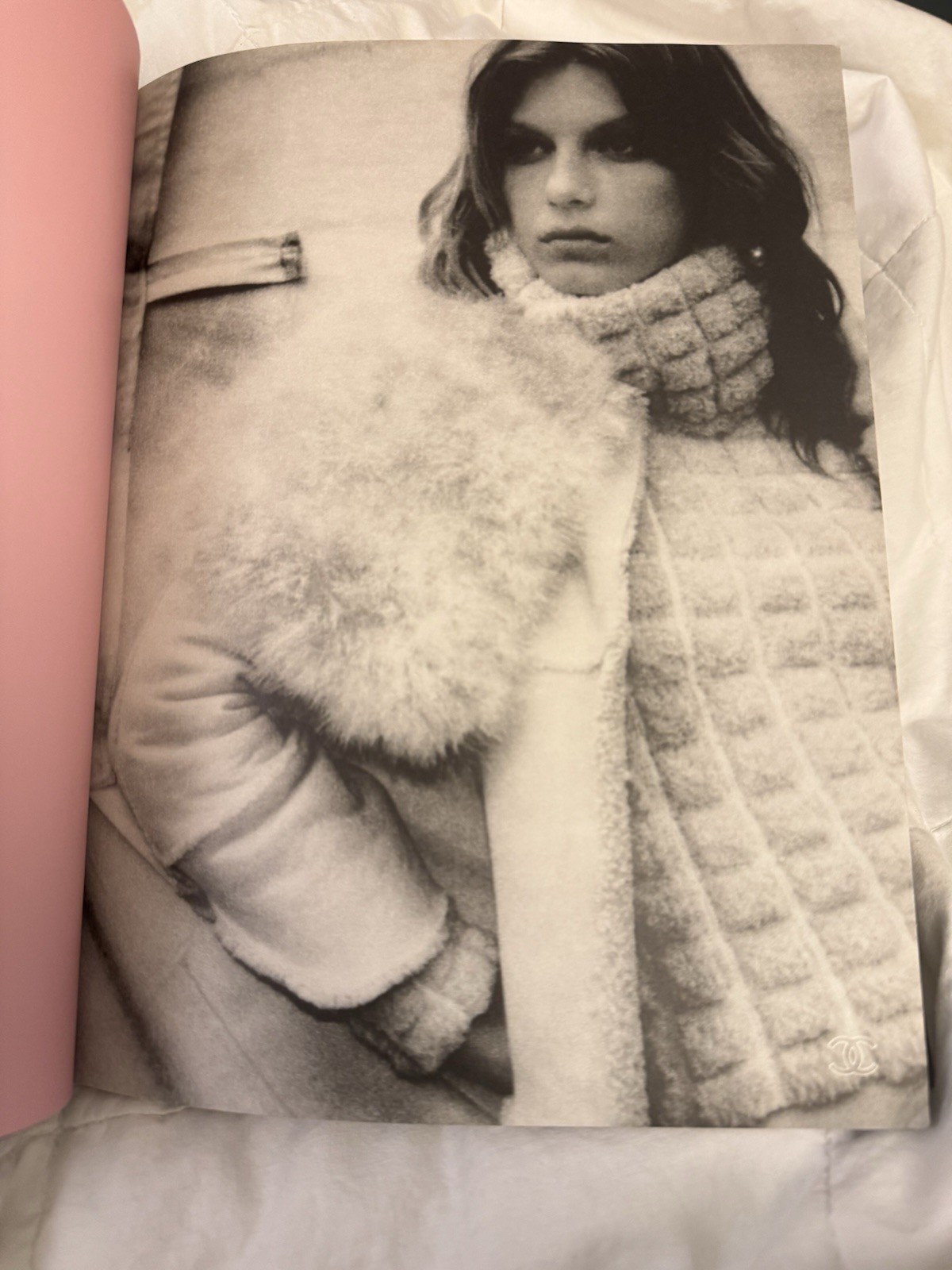 Chanel Lookbook Fall/Winter 2000 model Angela Lindvall Karl Lagerfeld thumbnail 13