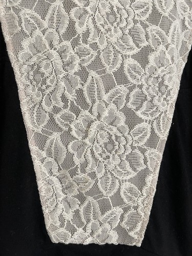 Urban Outfittes White Lace Rose Black Top Blouse Tee S XS - Picture 3 of 5