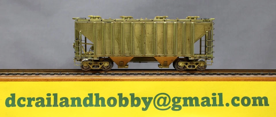 OVERLAND MODELS OMI "RARE" BRASS ATSF Undecorated PS 2-Bay Covered Hopper, C10 - Image 3 of 4