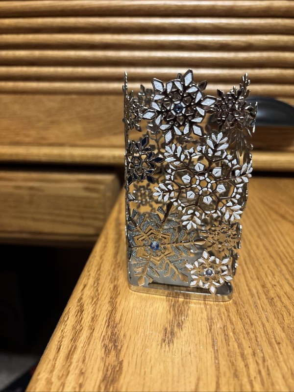 New, Bath & Body Works Snowflake Soap Sleeve Holder