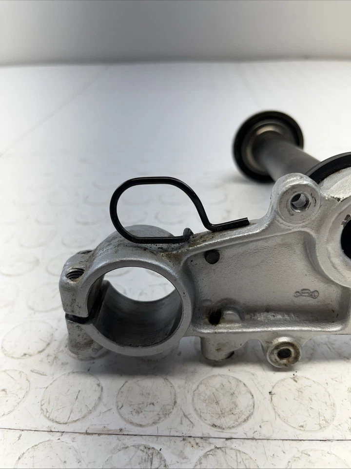 Yamaha TTR225 2002 OEM horquilla delantera abrazadera inferior triple árbol vástago OEM Foto 3 de 4