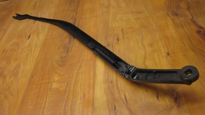 Maserati LEVANTE WINDSHIELD Wiper Arm 91569 89813