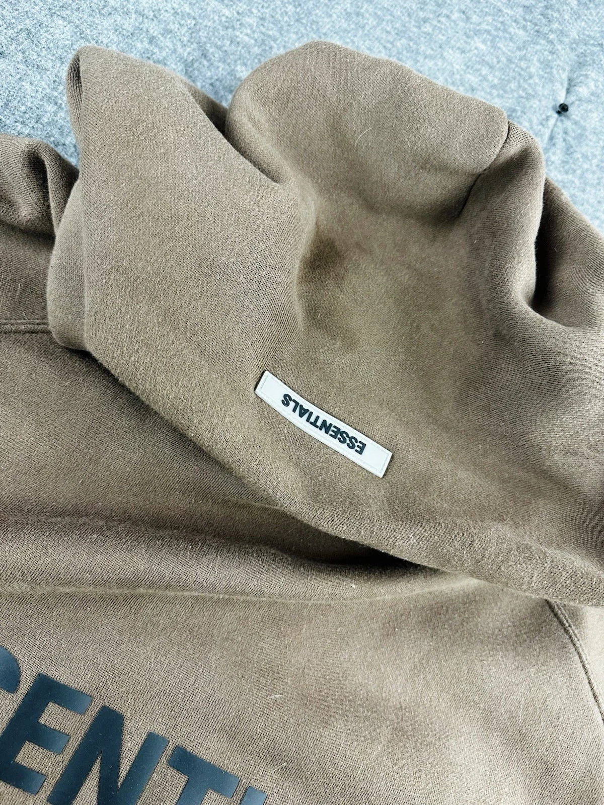 Fear Of God Essentials Felpa con Cappuccio Uomo XL Marrone Spellout Pullover