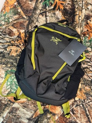 Arc'teryx Mantis 26L Black/Olive Green Backpack Brand New