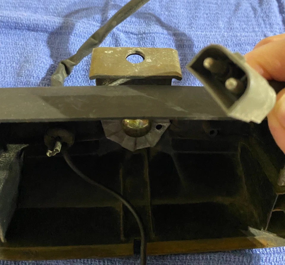 Carcasa de luz antiniebla.  Classic Saab 900. Foto 3 de 4