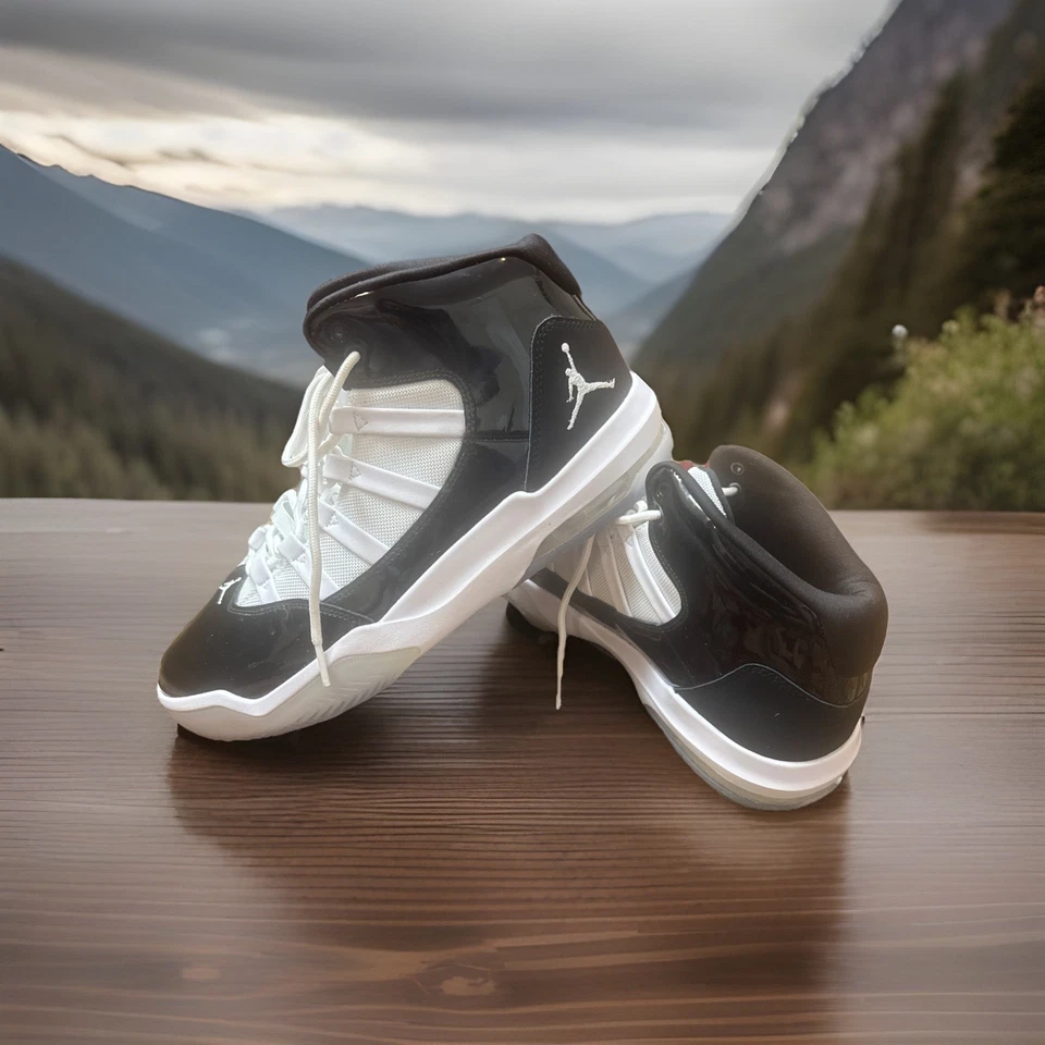 Size 11 - Jordan Max Aura Black White 2020 - Image 4 of 4