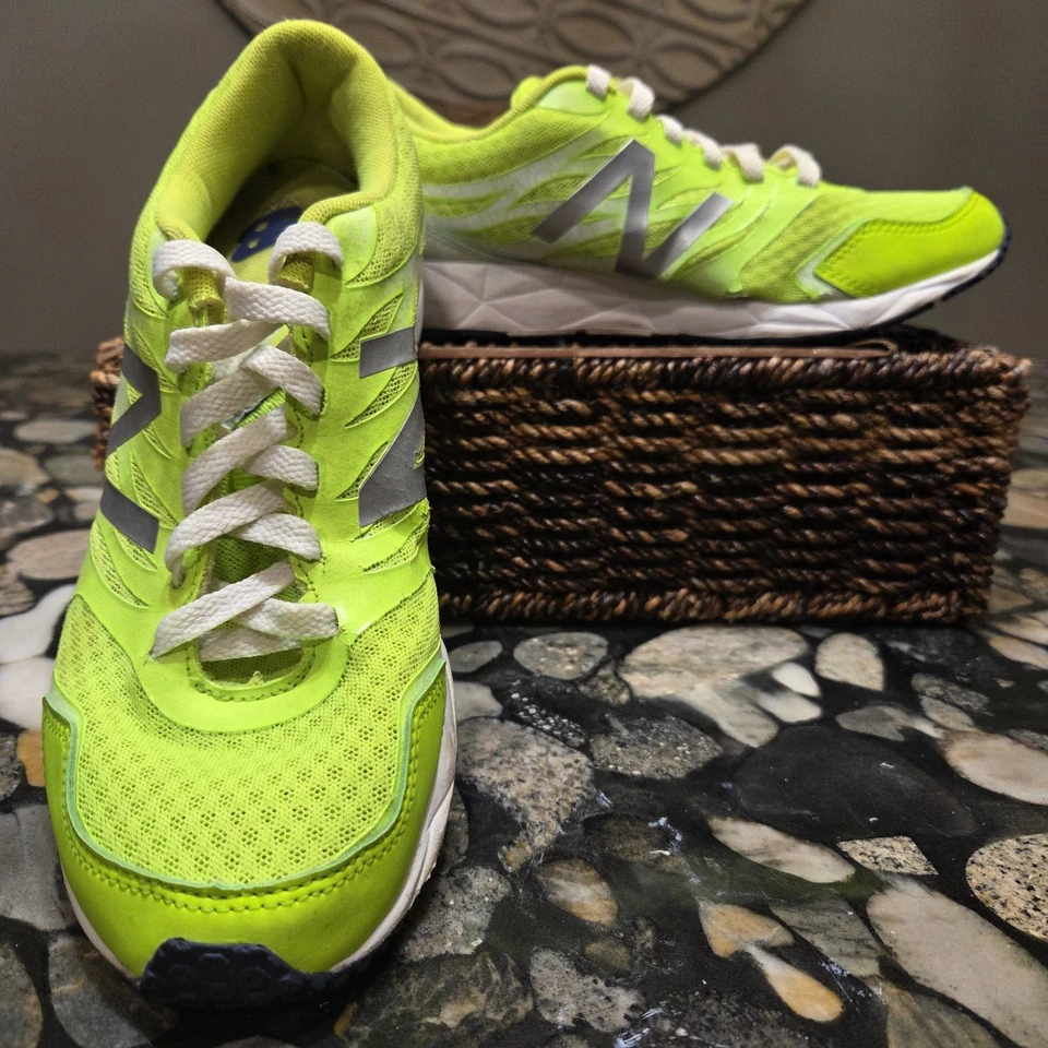 New Balance 590 V5 Speed Ride Running Shoes Neon Green White Women's Size 8 - Image 2 of 4