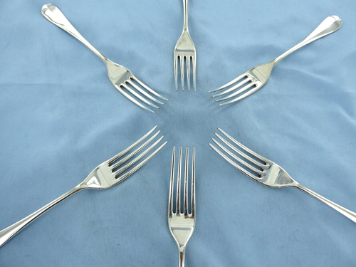 A VINTAGE SET OF SIX STERLING SILVER OLD ENGLISH DESSERT FORKS SHEFFIELD 1960 - Picture 3 of 10