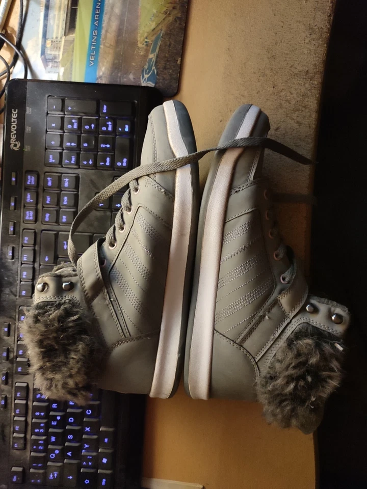 Getragene VTY Sneaker - Bild 3 von 4