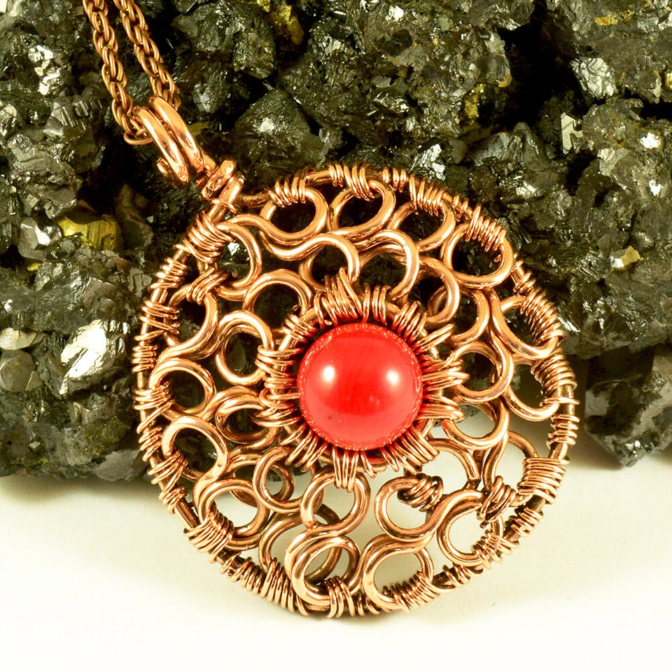 Colgante de cristal de coral rojo - Envuelto en alambre de cobre puro - Joyería artesanal única Foto 4 de 4