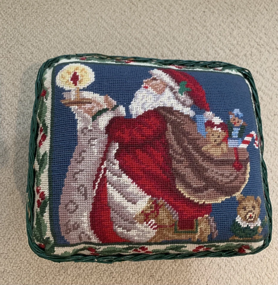 RARE Vintage Green Wicker Needlepoint Santa Christmas Footstool ottoman w Tags - Image 2 of 4
