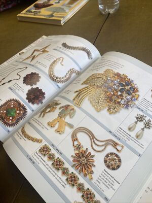 Costume Jewelry Collectors Guide First American Edition Hardcover