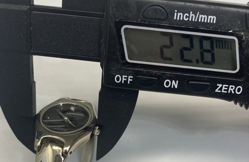 Damenuhr Anne Klein Diamant schwarzes Zifferblatt 23 mm neue Batterie Top Zustand "  - Bild 4 von 10