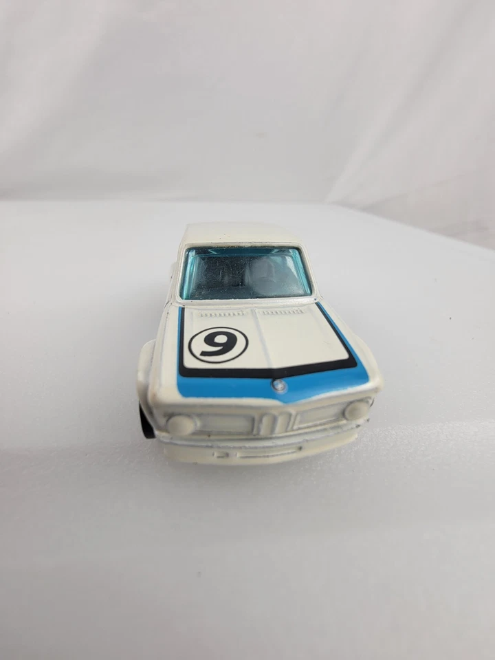 Литые модели Hot Wheels 2 BMW 2002 белые  - Изображение 3 из 4
