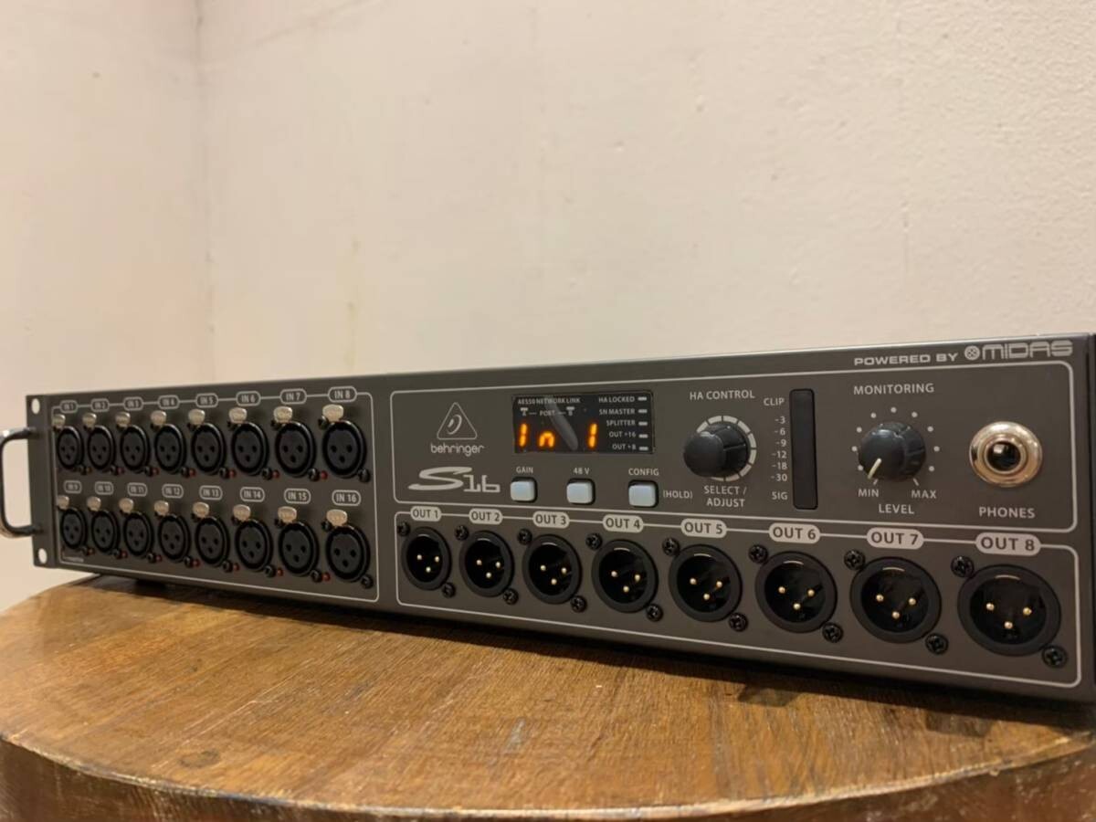 Behringer S16 16-input / 8-output Digital Stage Box Behringer S16 16-input / 8-output Digital Stage Box