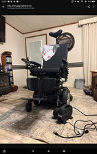 Black quantum j4e power chair brand new condition tags still on it comes with ch