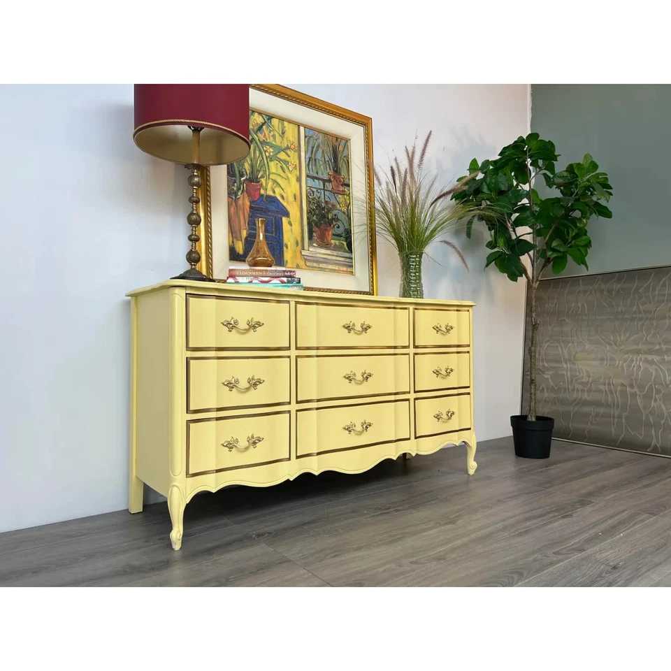 Cómoda amarilla provincial canaria francesa de finales del siglo XX, cómoda amarilla Foto 2 de 4