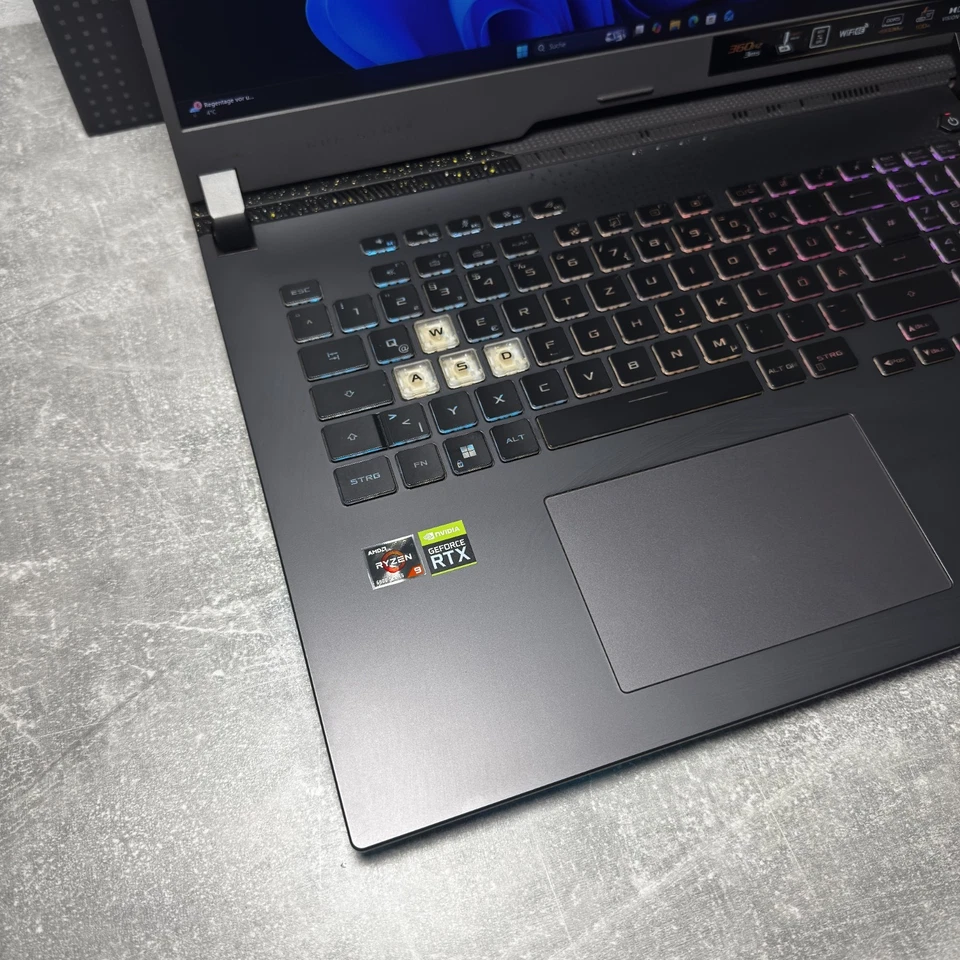 ASUS ROG Strix G17 AMD Ryzen 9 6900HX, 16GB RAM, RTX 3060, 1TB SSD, 360Hz - Immagine 2 di 4