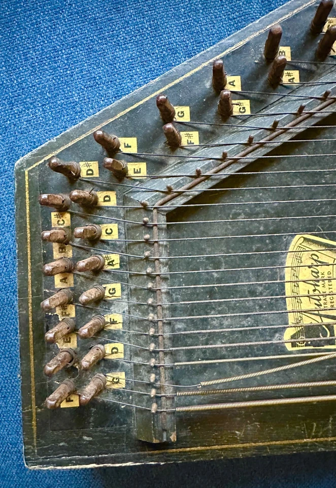 Vintage Oscar Schmidt 5 chord 34 string Autoharp - Image 3 of 4