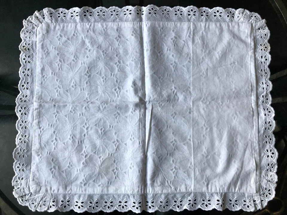 VINTAGE White Cotton Broderie Anglais Embroidered  Pillow Case 17X13in - Image 3 of 4
