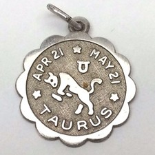 Signe astrologie zodiaque Taureau avril au 21 mai marqué étoile EJ 1,9 g breloque B646