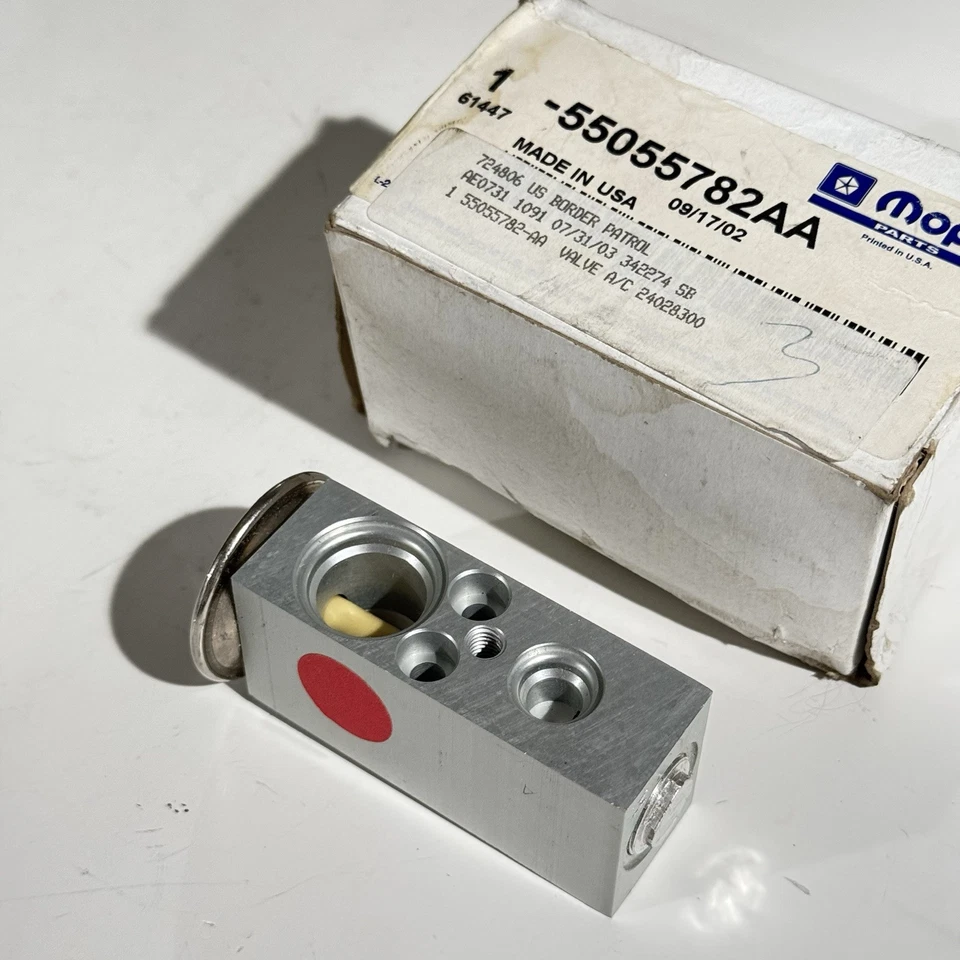 Válvula de expansión de CA Mopar OEM para Dodge B1500 B2500 B3500 Ram 1500 Van 55055782AA Foto 2 de 3